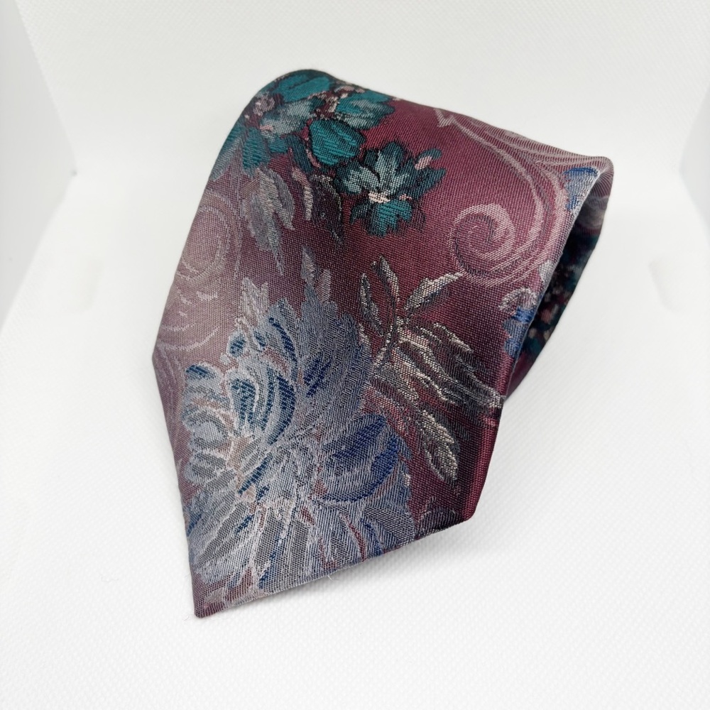 Vintage Mervyn’s Windrige pattern‎ tie